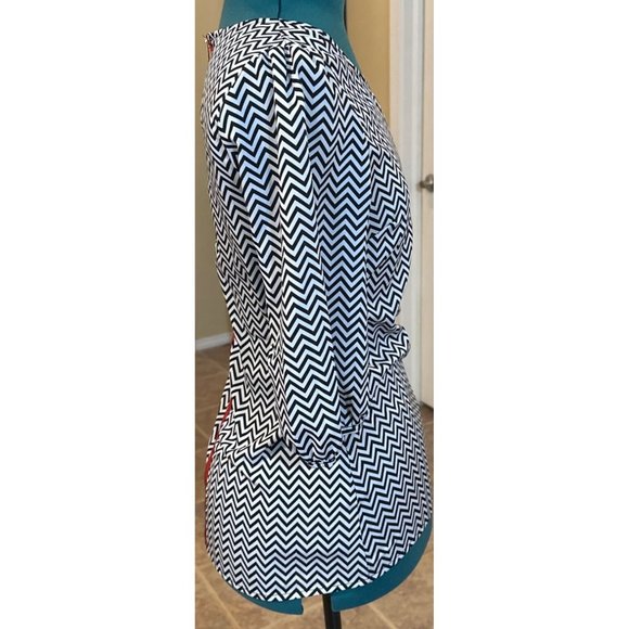 Bee Stitched Brand Chevron Blouse Black & White 100% Polyester Women Size Small - Picture 14 of 14